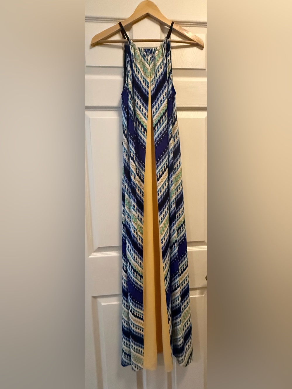 Maggie London women’s size 6 Multi color Abstract Printed Maxi Dress